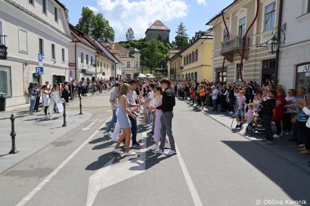 Kamnik danes v znamenju maturantske četvorke, v kateri je zaplesalo preko 200 maturantk in maturantov (25)